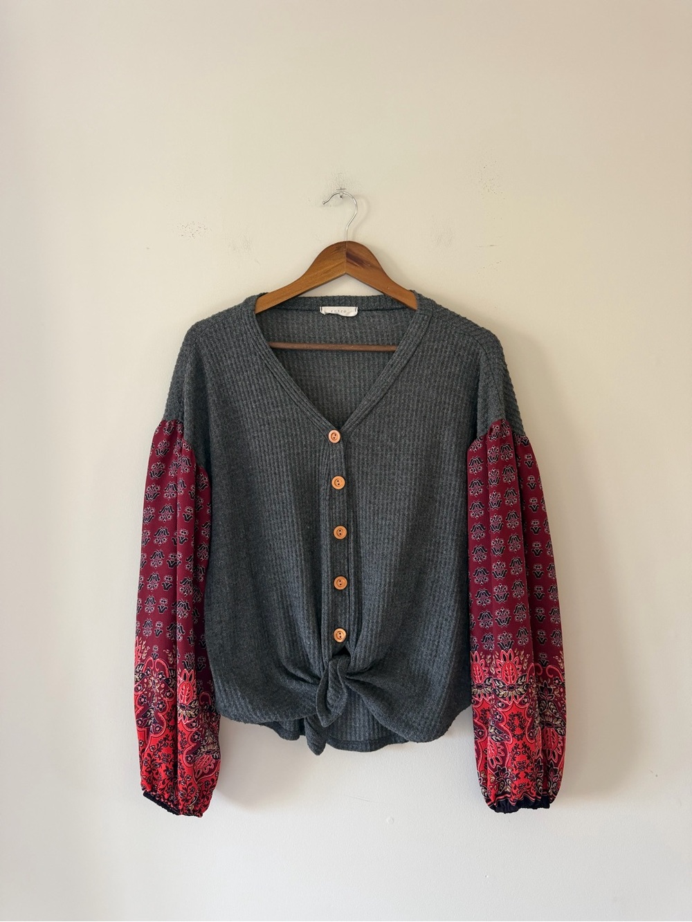 Entro Gray V-Neck Knit Cardigan with Red Patterned Balloon Sleeves Size M/L